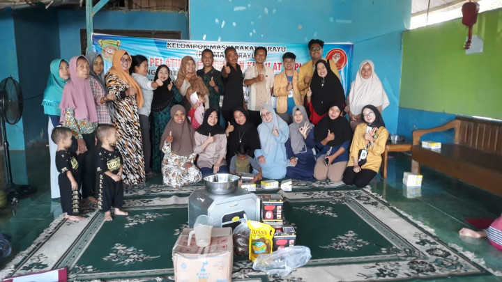 Kegiatan Pemberayaan Kelurahan Tanah Merah ( Pembuatan Kue ilat Sapi RT.28 )