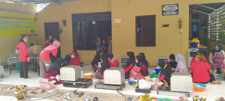 Kegiatan Pelatihan Pemberdayaan Kelurahan Tanah Merah ( Pembuatan Kue Kering RT.07 )