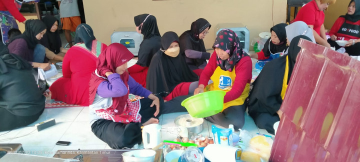 Kegiatan Pelatihan Pemberdayaan Kelurahan Tanah Merah ( Pembuatan Kue Kering RT.07 )