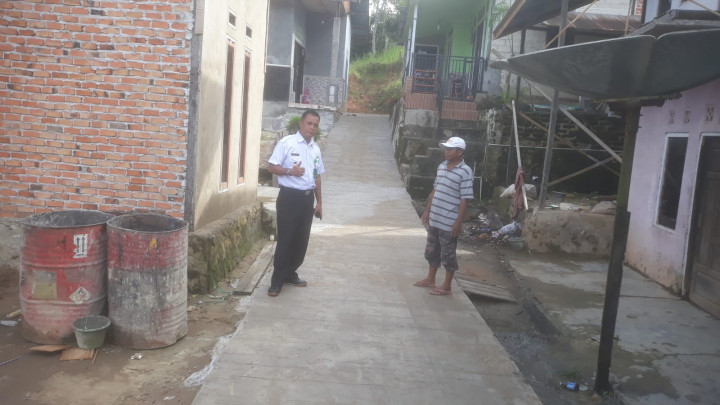 Kegiatan Sarana Dan Prasarana Kelurahan Tanah Merah ( Semenisasi Jalan Serayu RT.22 )