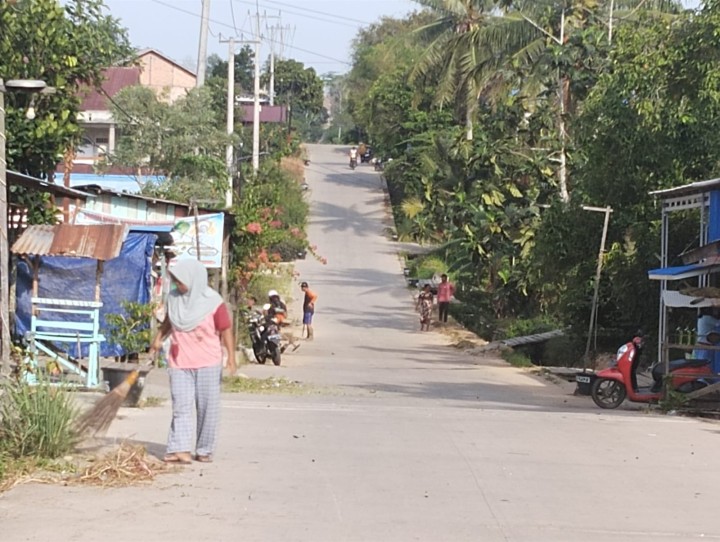 KEGIATAN GOTONG ROYONG DI JALAN SERAYU RT. 20 KELURAHAN TANAH MERAH