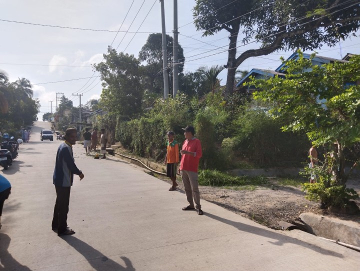 KEGIATAN GOTONG ROYONG DI JALAN SERAYU RT. 20 KELURAHAN TANAH MERAH