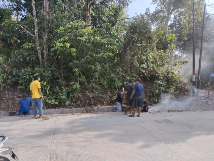 KEGIATAN GOTONG ROYONG DI JALAN SERAYU RT. 20 KELURAHAN TANAH MERAH
