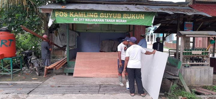 KEGIATAN RENOVASI POSKAMLING DI JALAN GIRI MUKTI RT. 17