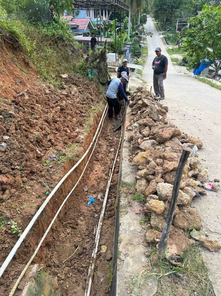 Penurapan Parit Di RT.18 Kelurahan Tanah Merah (Kegiatan Probebaya)