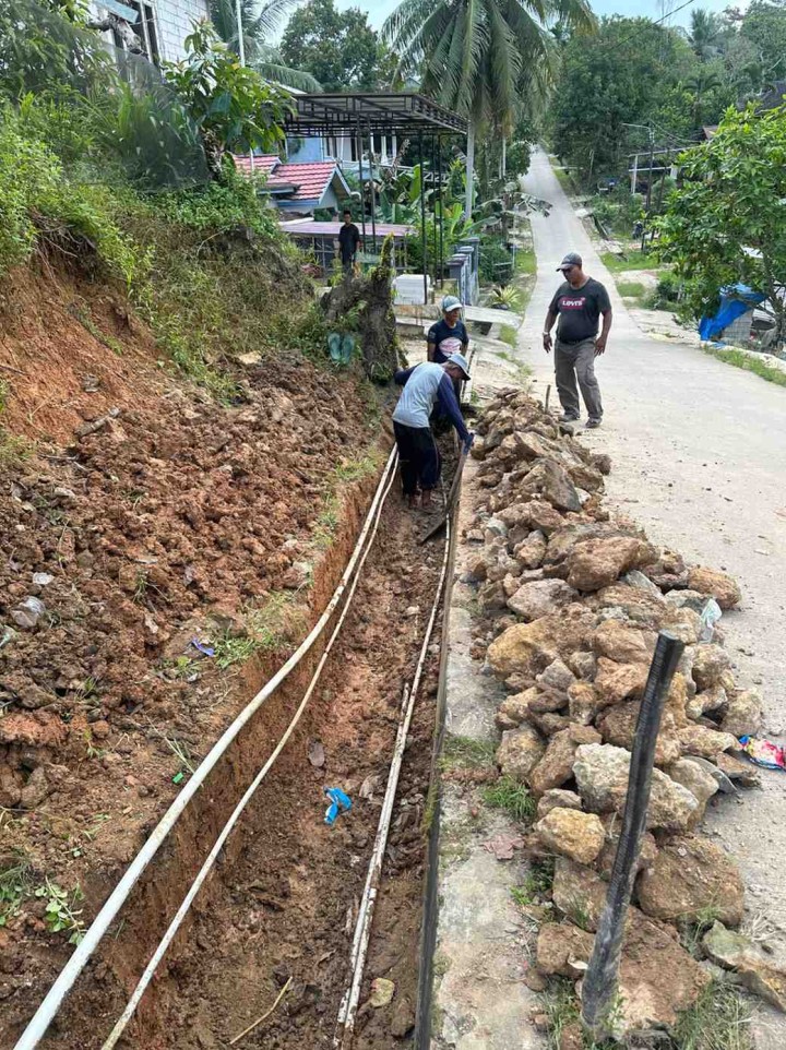 Penurapan Parit Di RT.18 Kelurahan Tanah Merah (Kegiatan Probebaya)