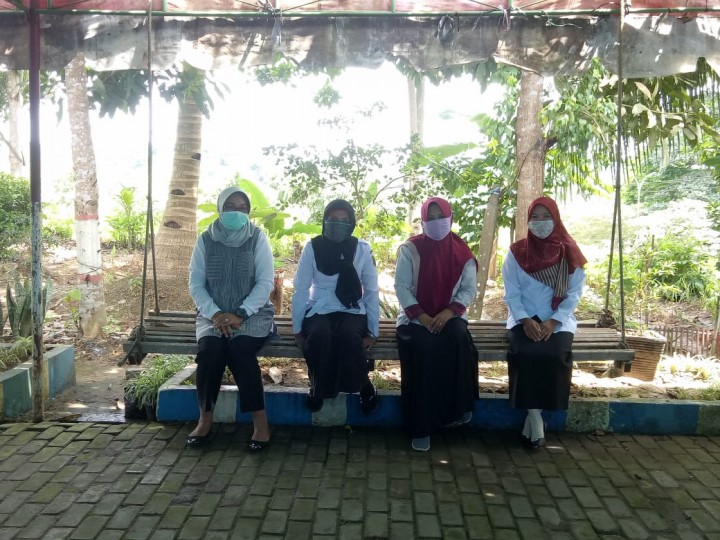 Panen Buah Sukun yang Dibagikan untuk Karyawan Tanaman Ketahanan Pangan di Kantor Kelurahan Tani Aman Kecamatan Loa Janan Ilir pada Rabu, 15 Juli 2020