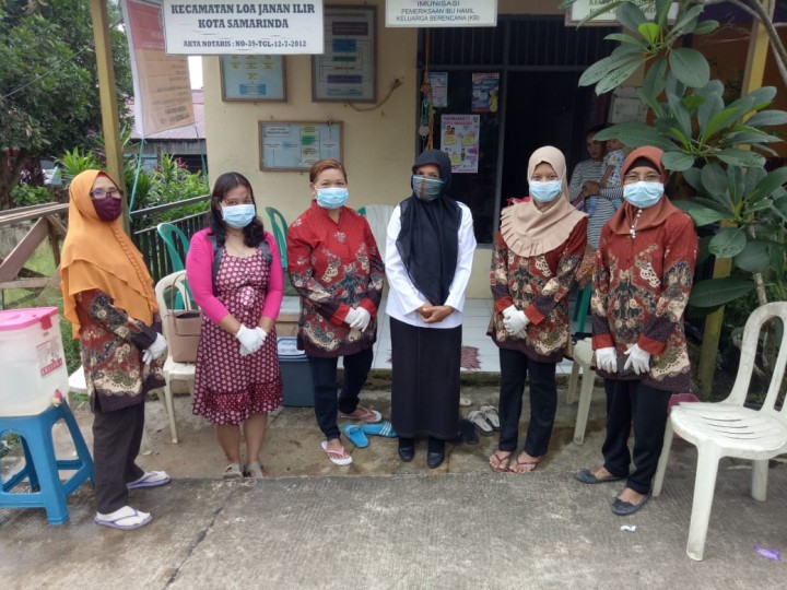 Kunjungan Silaturahmi dan Koordinasi Survey Pelayanan Posyandu Lestari oleh Lurah Tani Aman yang Berdasarkan Aturan Protokol COVID-19 pada Rabu, 15 Juli 2020