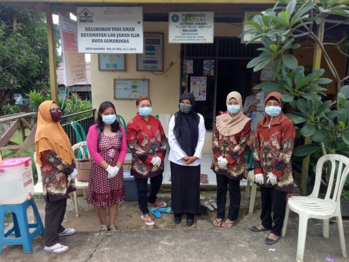Kunjungan Silaturahmi dan Koordinasi Survey Pelayanan Posyandu Lestari oleh Lurah Tani Aman yang Berdasarkan Aturan Protokol COVID-19 pada Rabu, 15 Juli 2020