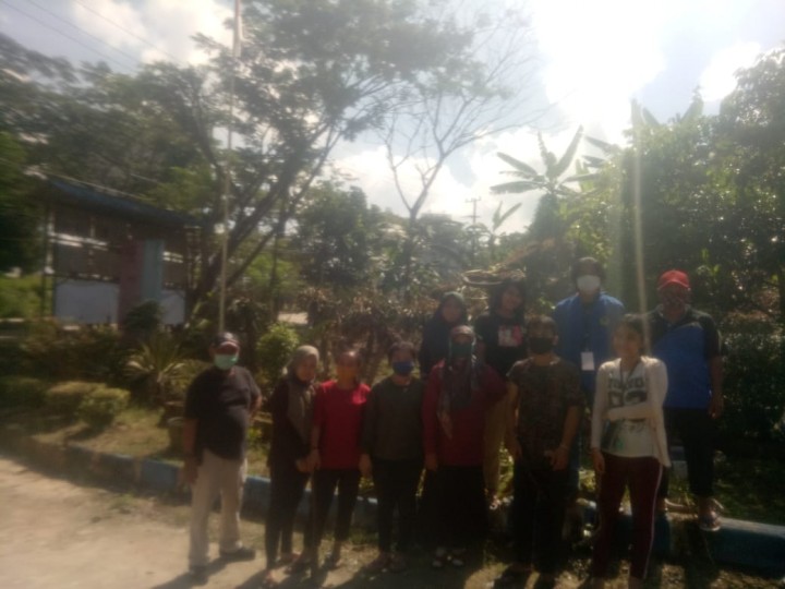 Kegiatan Gotong Royong Jumat Bersih pem Kelurahan Tani Aman Bersama KKN Politani Samarinda