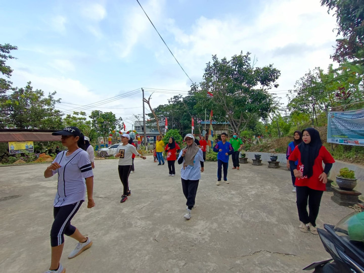 Senam Sehat Jumat Pagi Pegawai Kelurahan Tani Aman TH.2023