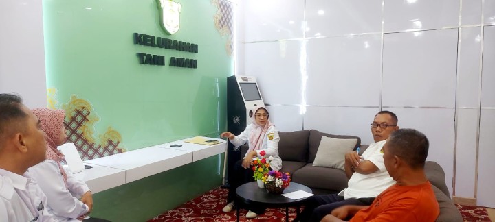 Koordinasi Plt. Lurah bersama Kasie Pemtrantib, Kasie Kesra dan Pemberdayaan Masyarakat, dan Kaie Ekbang dan Lingkungan Hidup