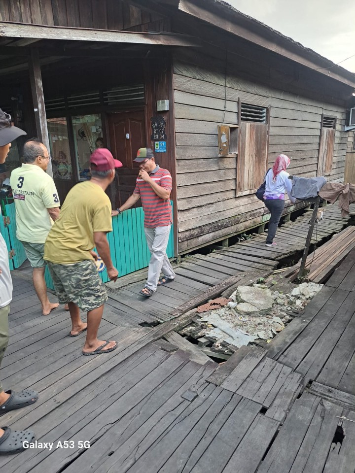 Cek Lokasi Pekerjaan Infrastruktur Pokmas Barokah Kelurahan Teluk Lerong Ilir