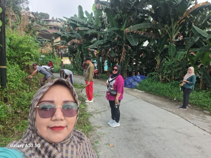 Gotong Royong Pokmas Amanah, Barokah, dan Karya Bersama Kelurahan Teluk Lerong Ilir