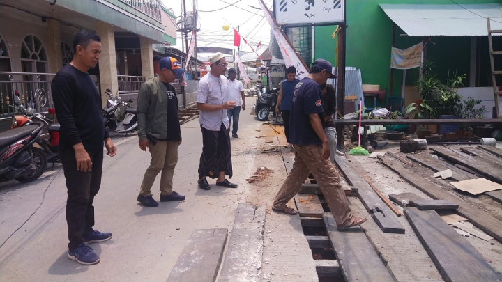 Kunjungan Lurah Kegiatan Probebaya Perihal Tutup Parit di Rt 29 dan 33 Kelurahan Teluk Lerong Ulu