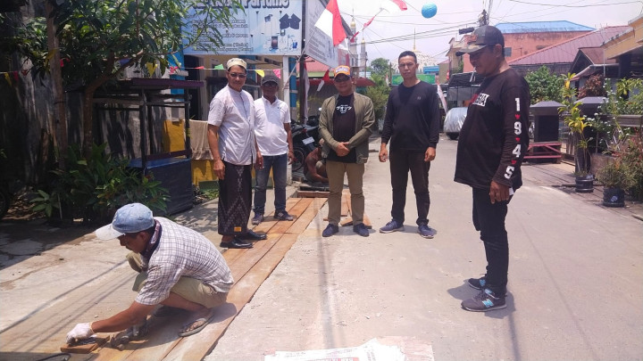 Kunjungan Lurah Kegiatan Probebaya Perihal Tutup Parit di Rt 29 dan 33 Kelurahan Teluk Lerong Ulu