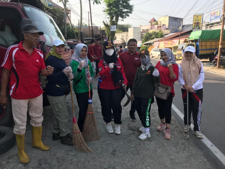 Gotong royong Massal rutin Sepanjang Jalan Ulin 03 Agustus 2023