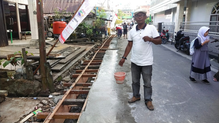 Kegiatan Perbaikan Parit RT 29 Kelurahan Teluk Lerong Ulu