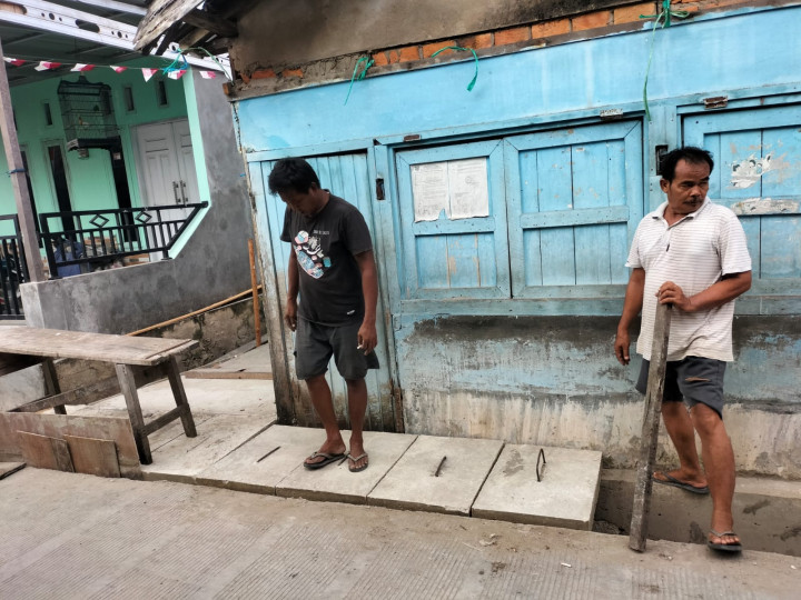 Kegiatan Penutupan Parit di wilayah RT 37 dan 39 Kelurahan Teluk lerong ulu