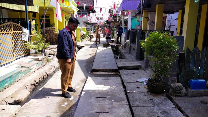 Kunjungan Program Probebaya Cor Beton Tutup Parit di Wilayah RT 37 dan 39 Kelurahan Teluk Lerong Ulu