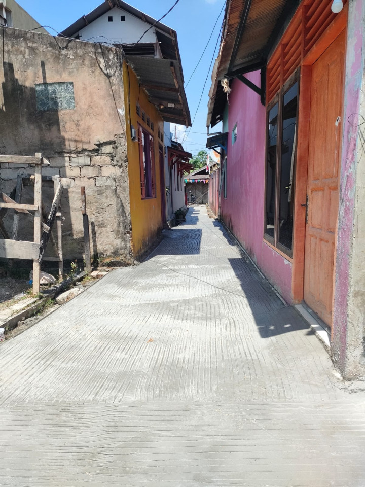 Monitoring kegiatan Semenisasi Oleh Kasi Ekonomi Pembangunan dan Lingkungan hidup di Wilayah RT 33 Kelurahan Teluk lerong ulu Kecamatan Sungai Kunjang Kota Samarinda.