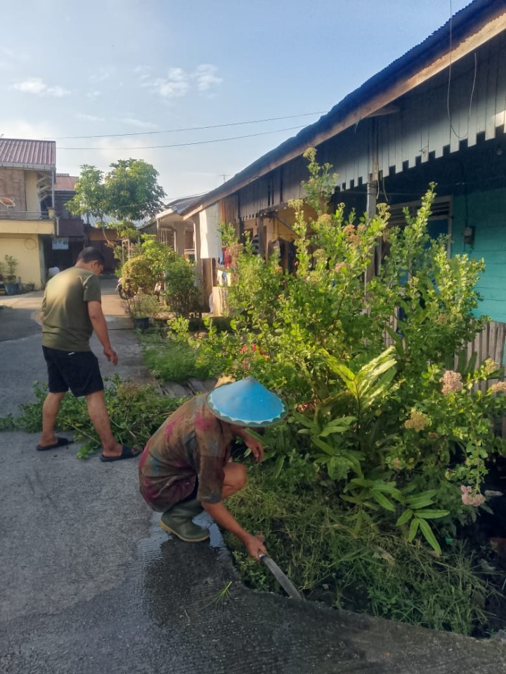 Kegiatan Kerja Bakti Minggu 4 Mei 2025 di Jalan P.Antasari Gg. H Mansyur RT. 03 Kelurahan Teluk Lerong Ulu.