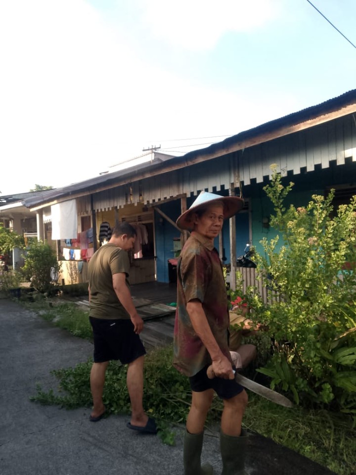 Kegiatan Kerja Bakti Minggu 4 Mei 2025 di Jalan P.Antasari Gg. H Mansyur RT. 03 Kelurahan Teluk Lerong Ulu.