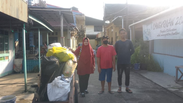Kegiatan Kerja Bakti Minggu 4 Mei 2025 di Jalan P.Antasari Gg. H Mansyur RT. 03 Kelurahan Teluk Lerong Ulu.