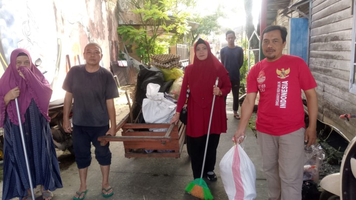Kegiatan Kerja Bakti Minggu 4 Mei 2025 di Jalan P.Antasari Gg. H Mansyur RT. 03 Kelurahan Teluk Lerong Ulu.