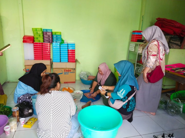 Donasi Untuk Dapur Gizi Posyandu Anggrek Bulan Kelurahan Teluk Lerong ulu