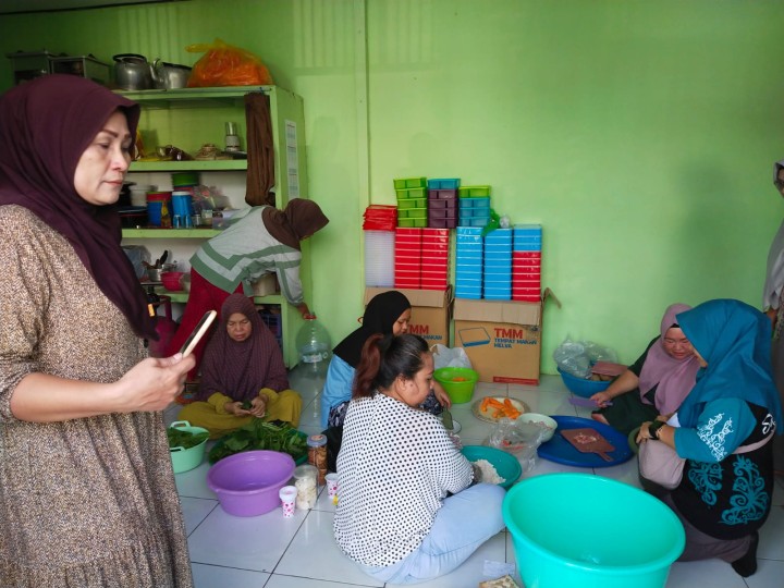 Donasi Untuk Dapur Gizi Posyandu Anggrek Bulan Kelurahan Teluk Lerong ulu