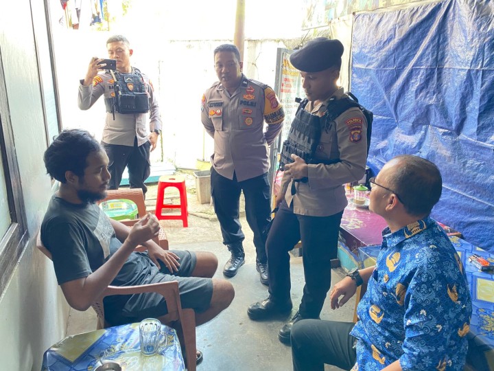 Mediasi Permasalahan di Masyarakat oleh Bhabinkamtibnas dan Babinsa Kelurahan Teluk Lerong ulu