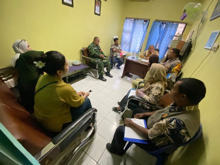 Mediasi Permasalahan di Masyarakat oleh Bhabinkamtibnas dan Babinsa Kelurahan Teluk Lerong ulu
