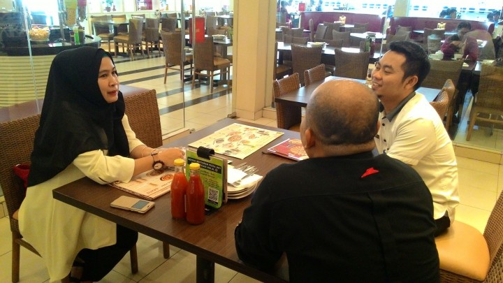 Pengecekan Surat Ijin Tempat Usaha SITU Restoran Pizza Hut di S.Parman pada 10 Agustus 2016