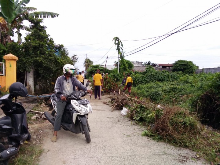 Gotong Royong Normalisasi Paret di Jalan Pemuda RT.006,007,008,009, dan 010 pada Kamis, 17 Januari 2019 Pukul 07.00 WITA