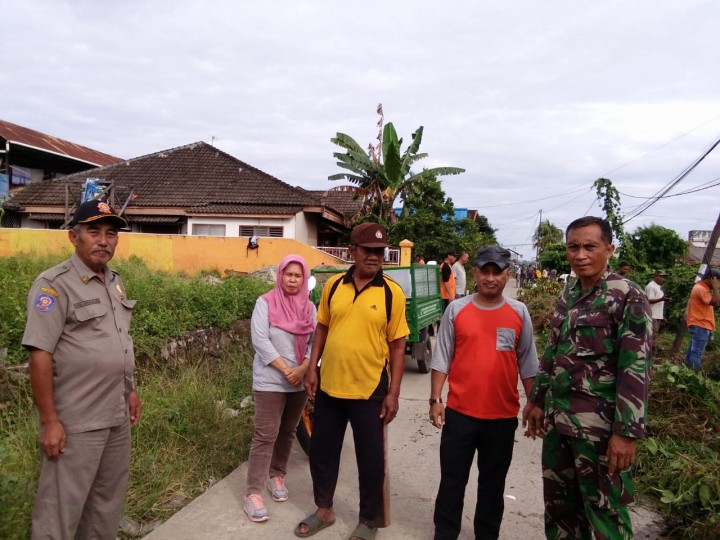 Gotong Royong Normalisasi Paret di Jalan Pemuda RT.006,007,008,009, dan 010 pada Kamis, 17 Januari 2019 Pukul 07.00 WITA