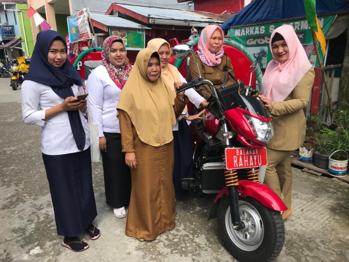 Peresmian Kampung Warna Warni di Jalan Hasan Basri Gg. Jontor RT.025 oleh ibu Camat Sungai Pinang Pada Selasa, 15 Januari 2018 Pukul 09.00 WITA