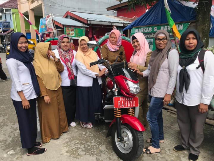Peresmian Kampung Warna Warni di Jalan Hasan Basri Gg. Jontor RT.025 oleh ibu Camat Sungai Pinang Pada Selasa, 15 Januari 2018 Pukul 09.00 WITA