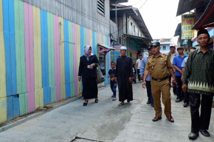 Peresmian Kampung Warna Warni di Jalan Hasan Basri Gg. Jontor RT.025 oleh ibu Camat Sungai Pinang Pada Selasa, 15 Januari 2018 Pukul 09.00 WITA