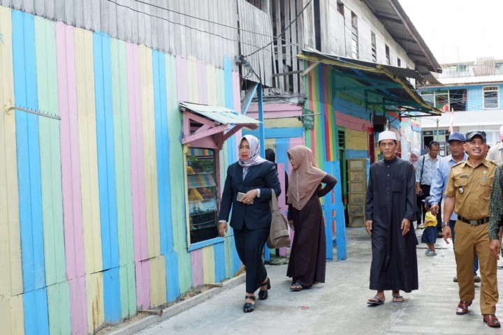 Peresmian Kampung Warna Warni di Jalan Hasan Basri Gg. Jontor RT.025 oleh ibu Camat Sungai Pinang Pada Selasa, 15 Januari 2018 Pukul 09.00 WITA