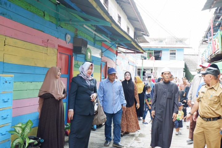 Peresmian Kampung Warna Warni di Jalan Hasan Basri Gg. Jontor RT.025 oleh ibu Camat Sungai Pinang Pada Selasa, 15 Januari 2018 Pukul 09.00 WITA