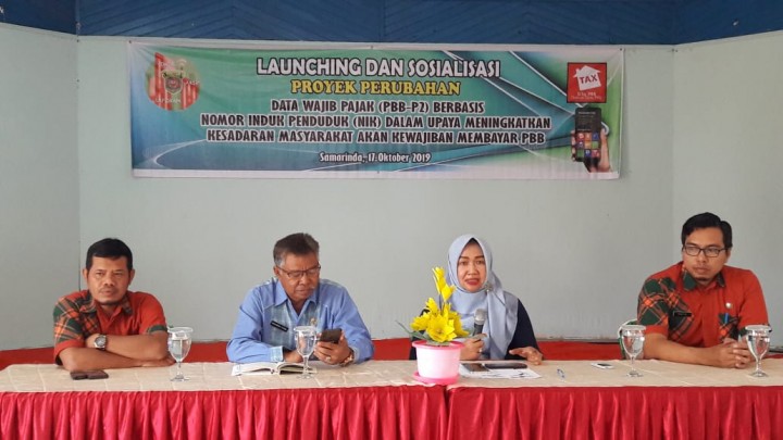 Launching dan Sosialisasi proyek perubahan data wajb pajak (PBB-P2) berbasis nomor induk penduduk (NIK) dalam upaya meningkatkan kesadaran masyarakat kewajiban membayar pajak di Aula Kecamatan Sungai pinang - Tanggal 17 Oktober 2019 pukul 09.30