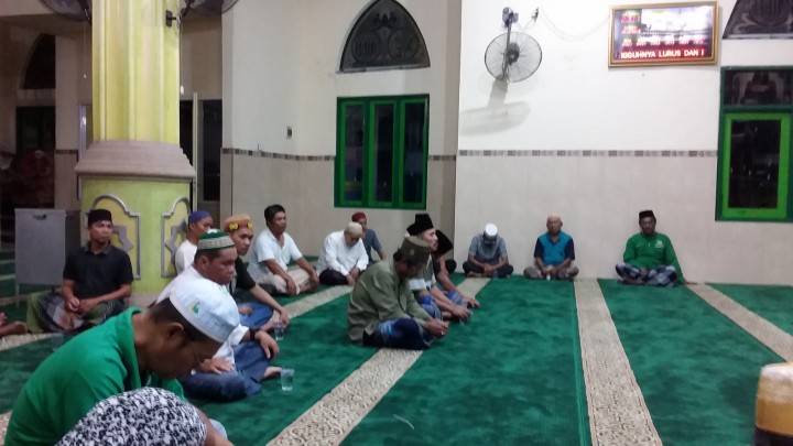 Rapat mediasi tahap II dan pembentukan Tim Formatur Kepengurusan Masjid Ash-Shobirin tanggal 19 Oktober 2019 dimasjid Ash-Shobirin 20.00 wita