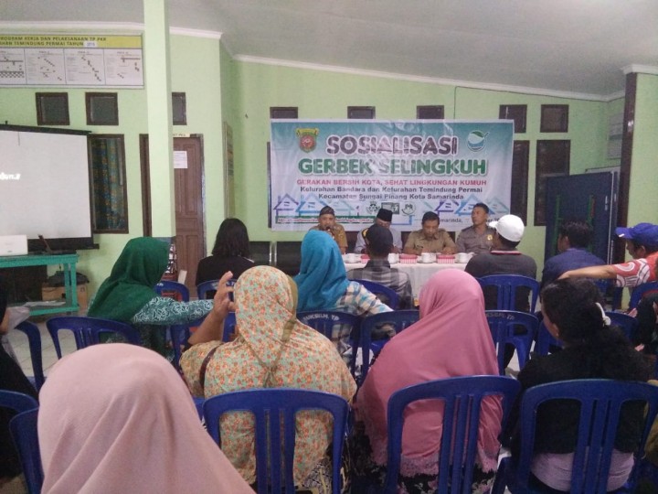 Sosialisasi Program Gerakan Bersih Kota Sehat Lingkungan Kumuh oleh Dinas Lingkungan Hidup Kota Samarinda (DLH) - tanggal 22 Oktober 2019 di Aula Kelurahan Temindung Permai