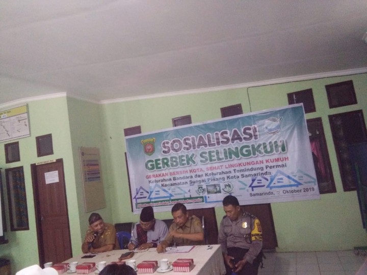 Sosialisasi Program Gerakan Bersih Kota Sehat Lingkungan Kumuh oleh Dinas Lingkungan Hidup Kota Samarinda (DLH) - tanggal 22 Oktober 2019 di Aula Kelurahan Temindung Permai