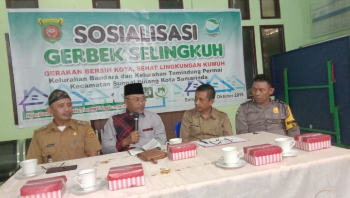Sosialisasi Program Gerakan Bersih Kota Sehat Lingkungan Kumuh oleh Dinas Lingkungan Hidup Kota Samarinda (DLH) - tanggal 22 Oktober 2019 di Aula Kelurahan Temindung Permai