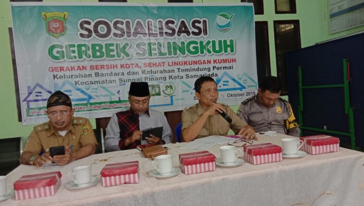 Sosialisasi Program Gerakan Bersih Kota Sehat Lingkungan Kumuh oleh Dinas Lingkungan Hidup Kota Samarinda (DLH) - tanggal 22 Oktober 2019 di Aula Kelurahan Temindung Permai