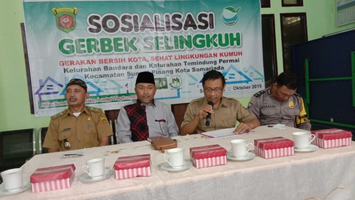 Sosialisasi Program Gerakan Bersih Kota Sehat Lingkungan Kumuh oleh Dinas Lingkungan Hidup Kota Samarinda (DLH) - tanggal 22 Oktober 2019 di Aula Kelurahan Temindung Permai