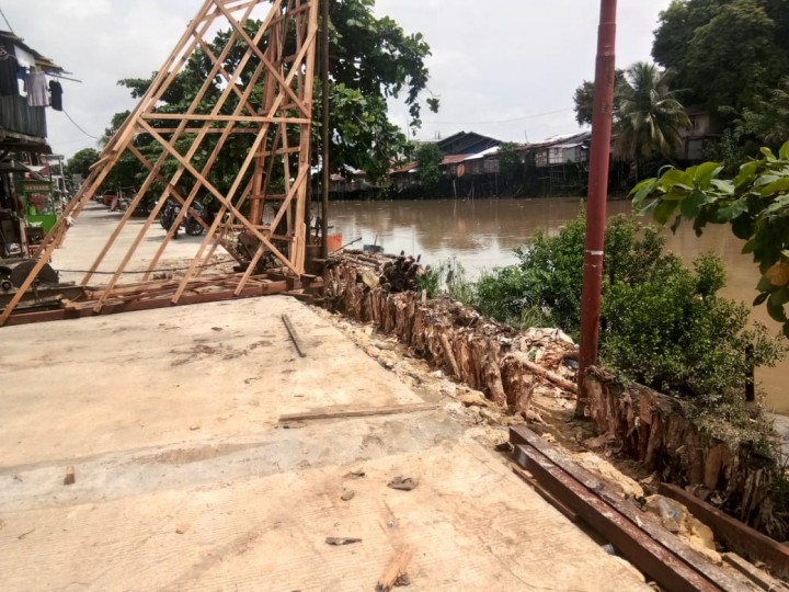 Pembanguan Pancang Pembatas Sungai Karang Mumus di Jln. Hasan Basri Gg.2 RT.027