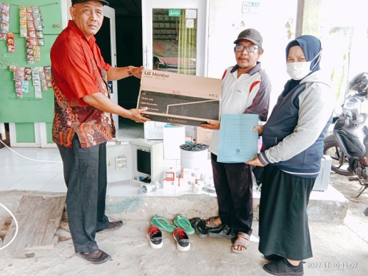 Penyerahan bantuan CCTV untuk Warga RT.012 Kelurahan Temindung Permai